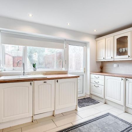 Liverpool Home With Free Parking West Derby Exteriér fotografie
