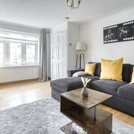 Liverpool Home With Free Parking West Derby Exteriér fotografie