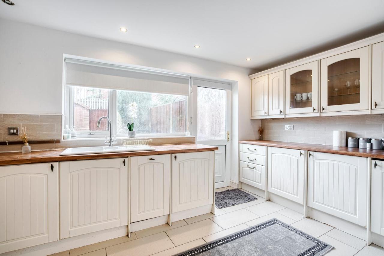 Liverpool Home With Free Parking West Derby Exteriér fotografie