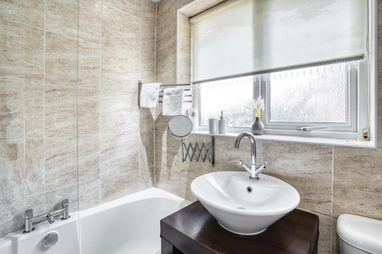 Liverpool Home With Free Parking West Derby Exteriér fotografie