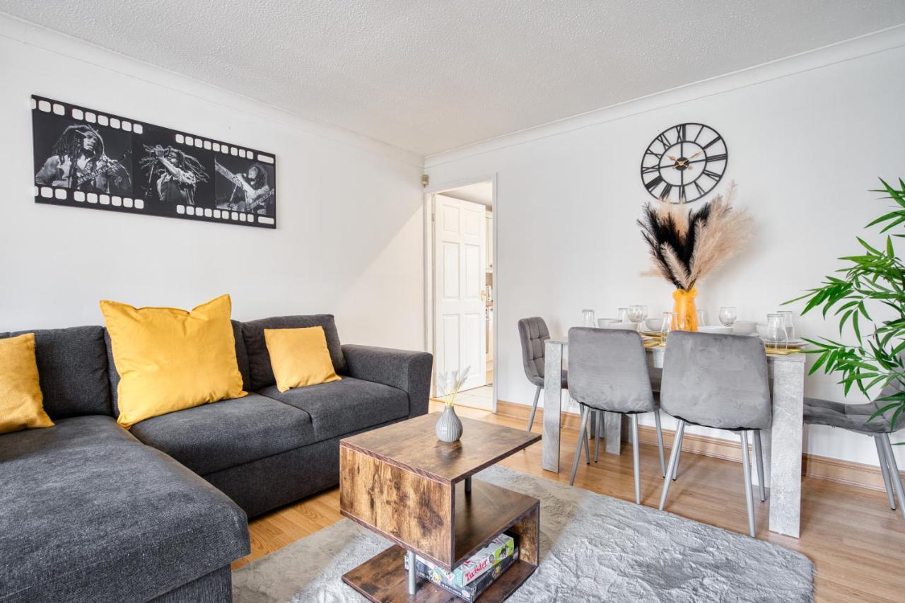 Liverpool Home With Free Parking West Derby Exteriér fotografie