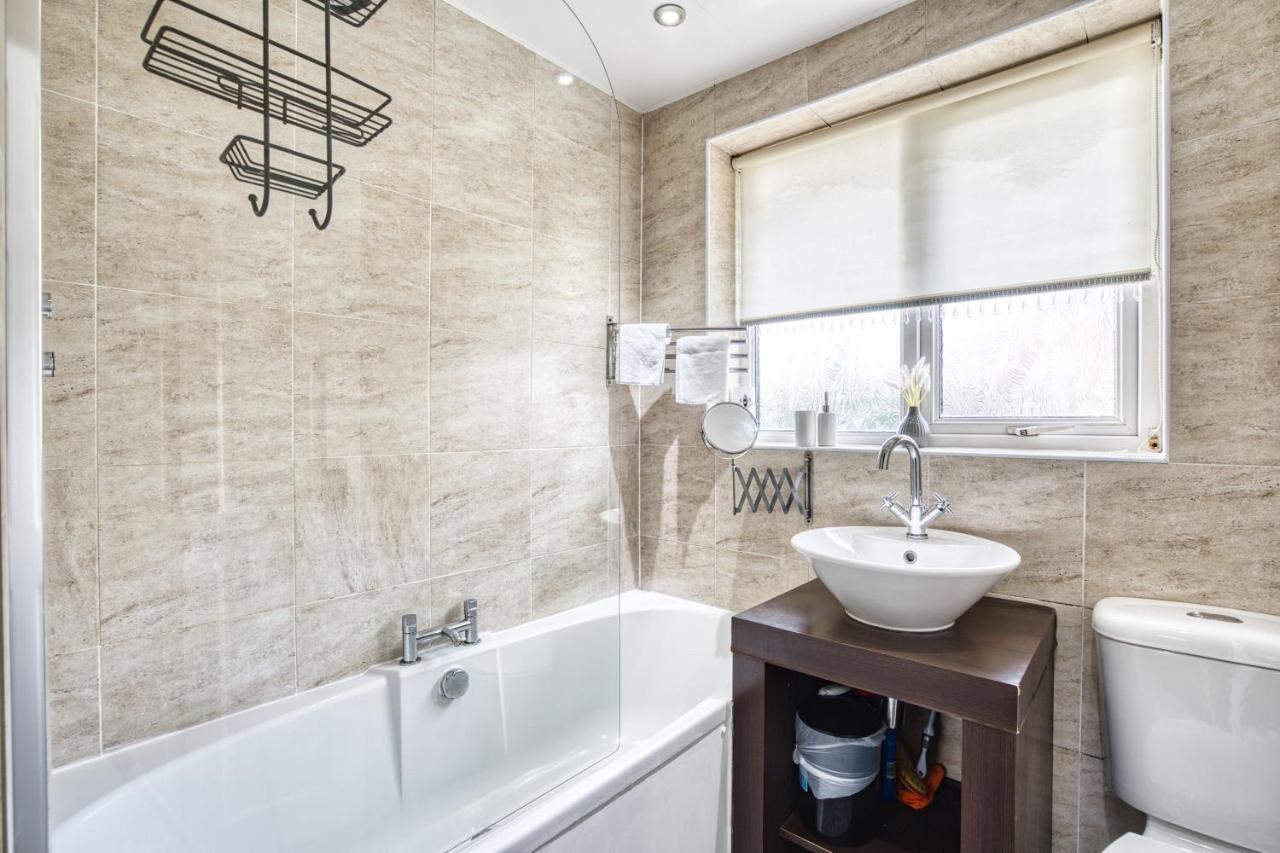 Liverpool Home With Free Parking West Derby Exteriér fotografie