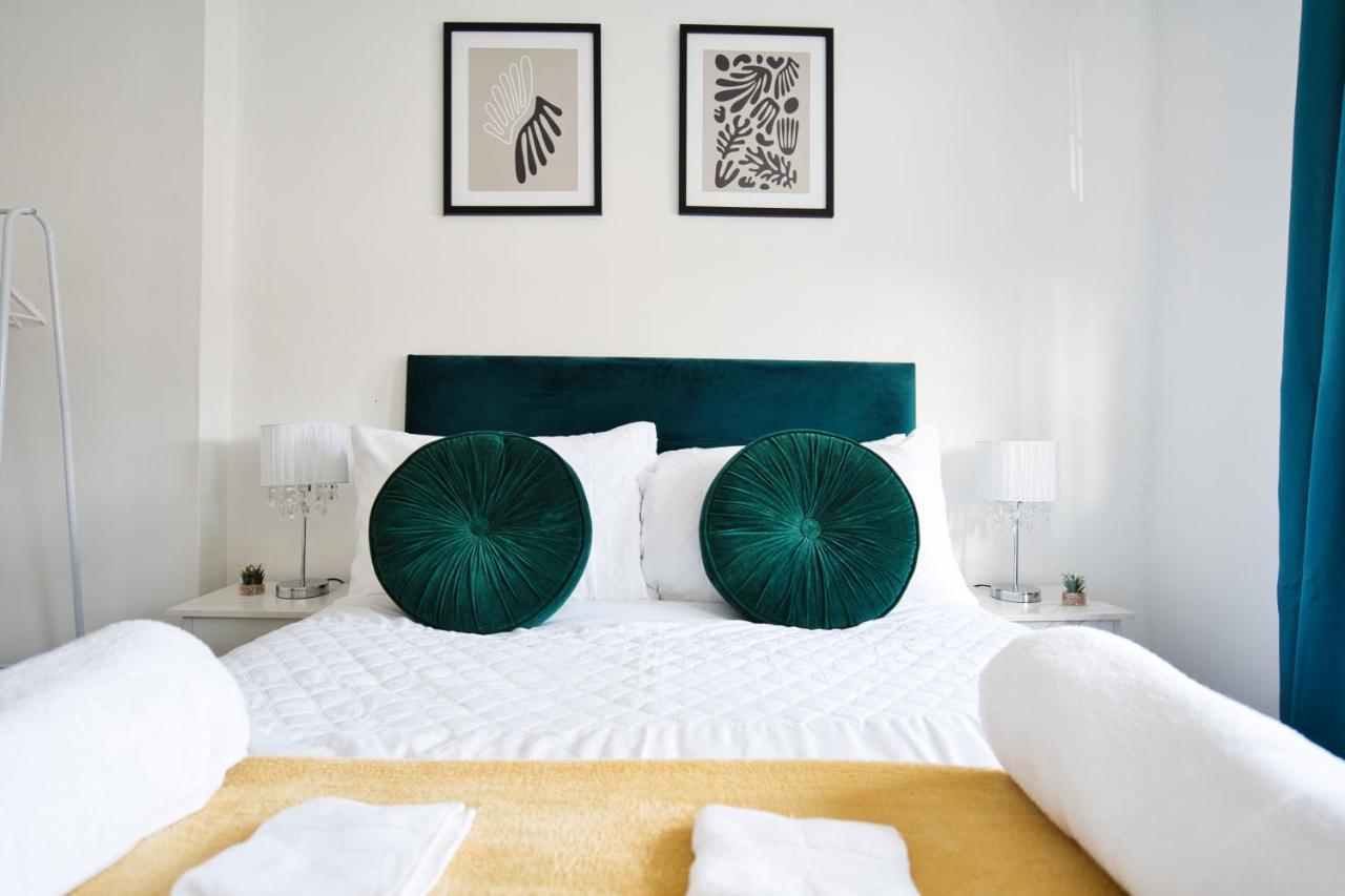 Liverpool Home With Free Parking West Derby Exteriér fotografie