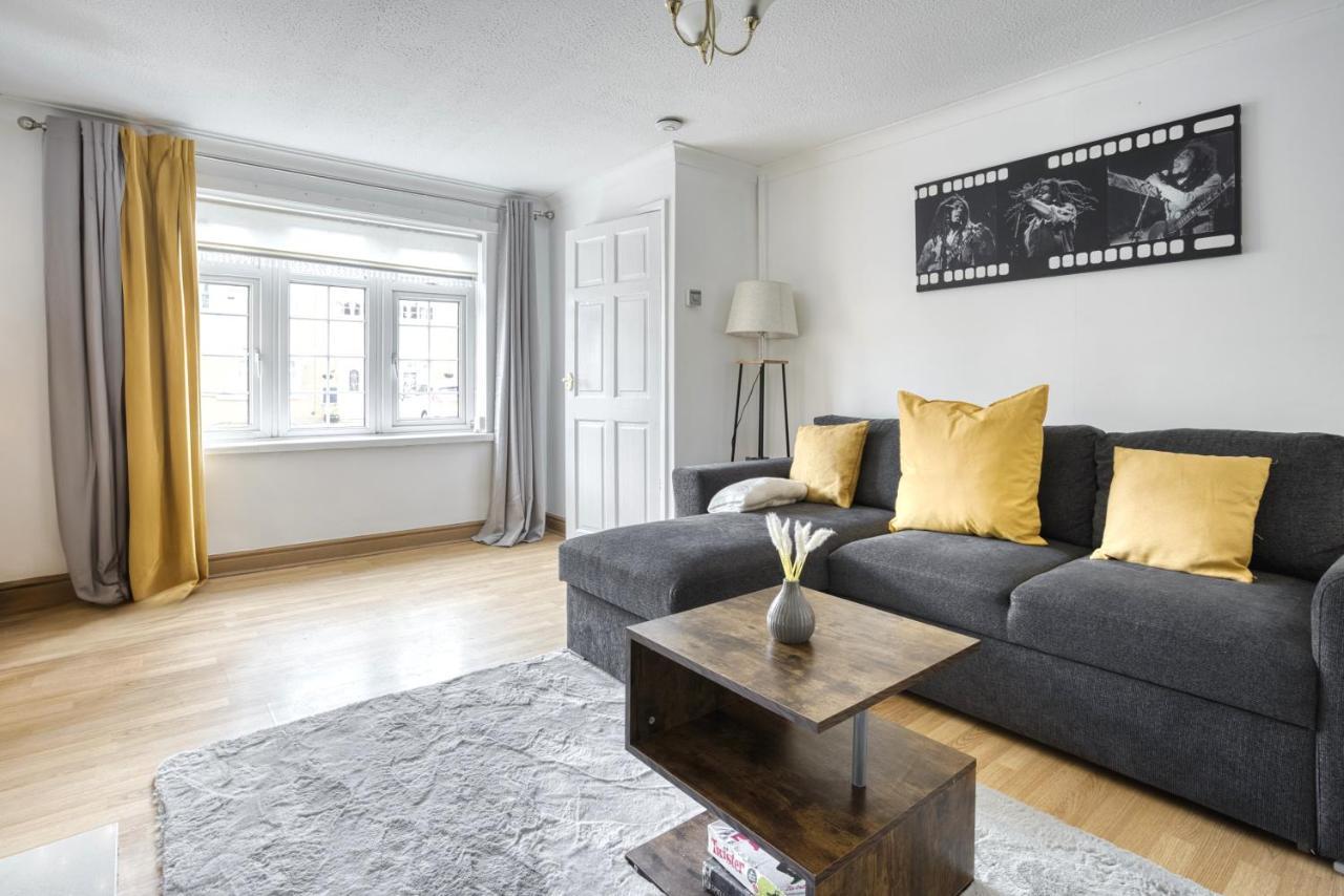 Liverpool Home With Free Parking West Derby Exteriér fotografie
