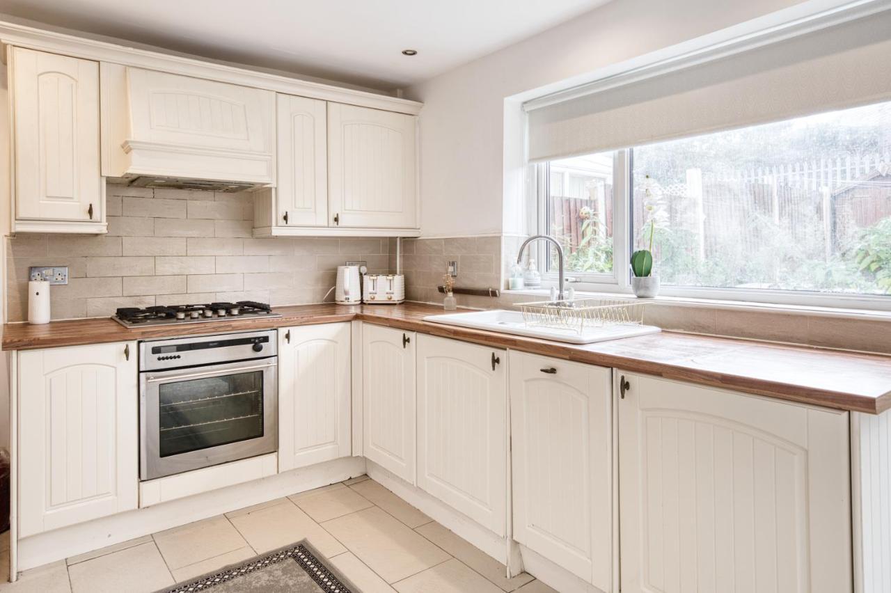 Liverpool Home With Free Parking West Derby Exteriér fotografie