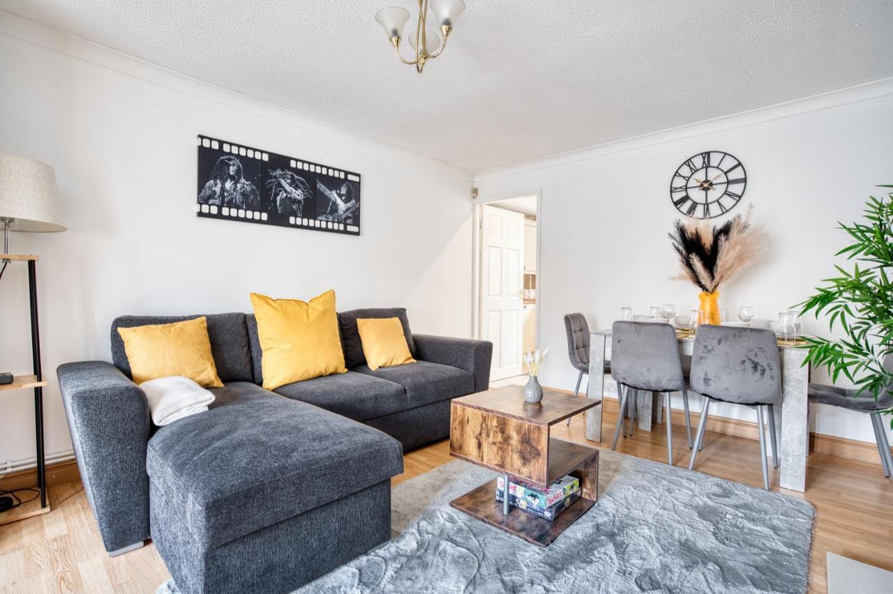 Liverpool Home With Free Parking West Derby Exteriér fotografie