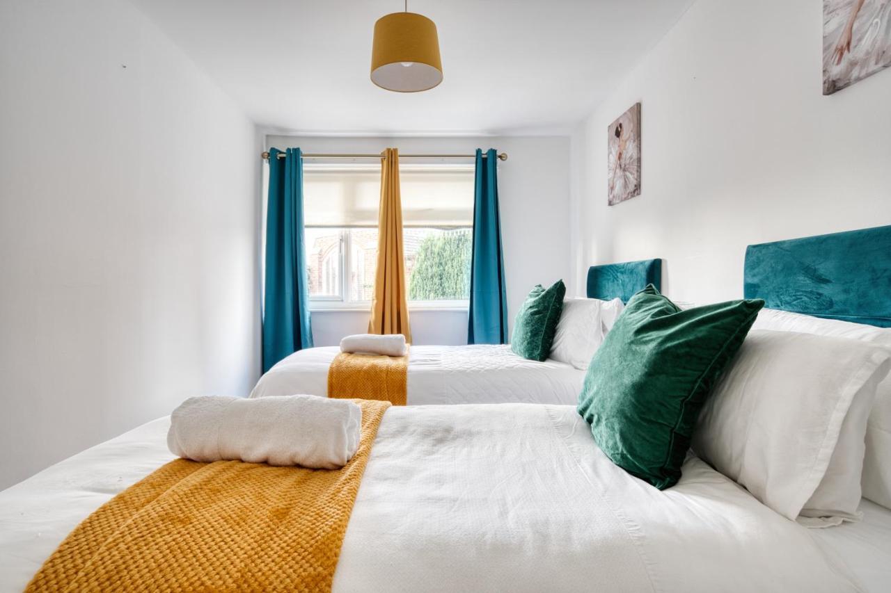 Liverpool Home With Free Parking West Derby Exteriér fotografie